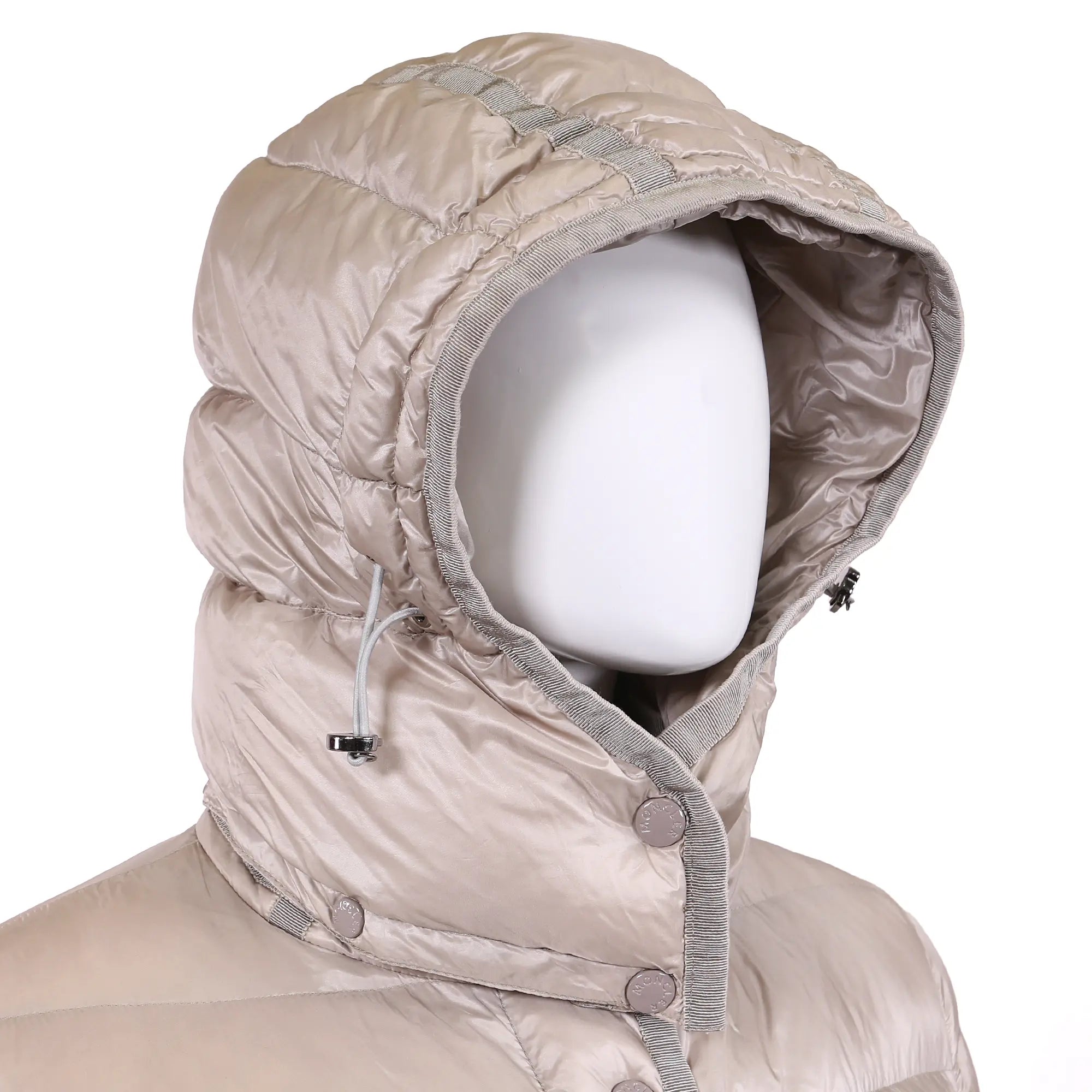 Piumino Moncler beige lungo Hirma con cappuccio