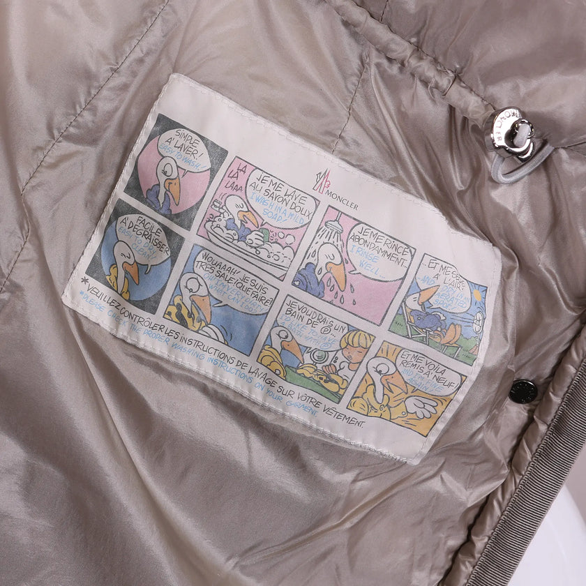 Piumino Moncler beige lungo Hirma con cappuccio