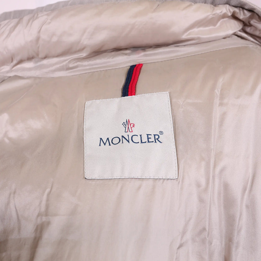 Piumino Moncler beige lungo Hirma con cappuccio