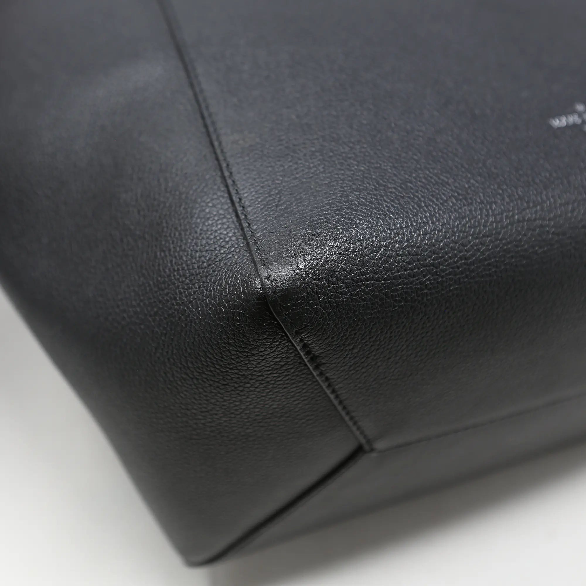 Borsa a spalla Louis Vuitton Lockme pelle nera