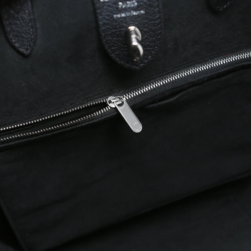 Borsa a spalla Louis Vuitton Lockme pelle nera