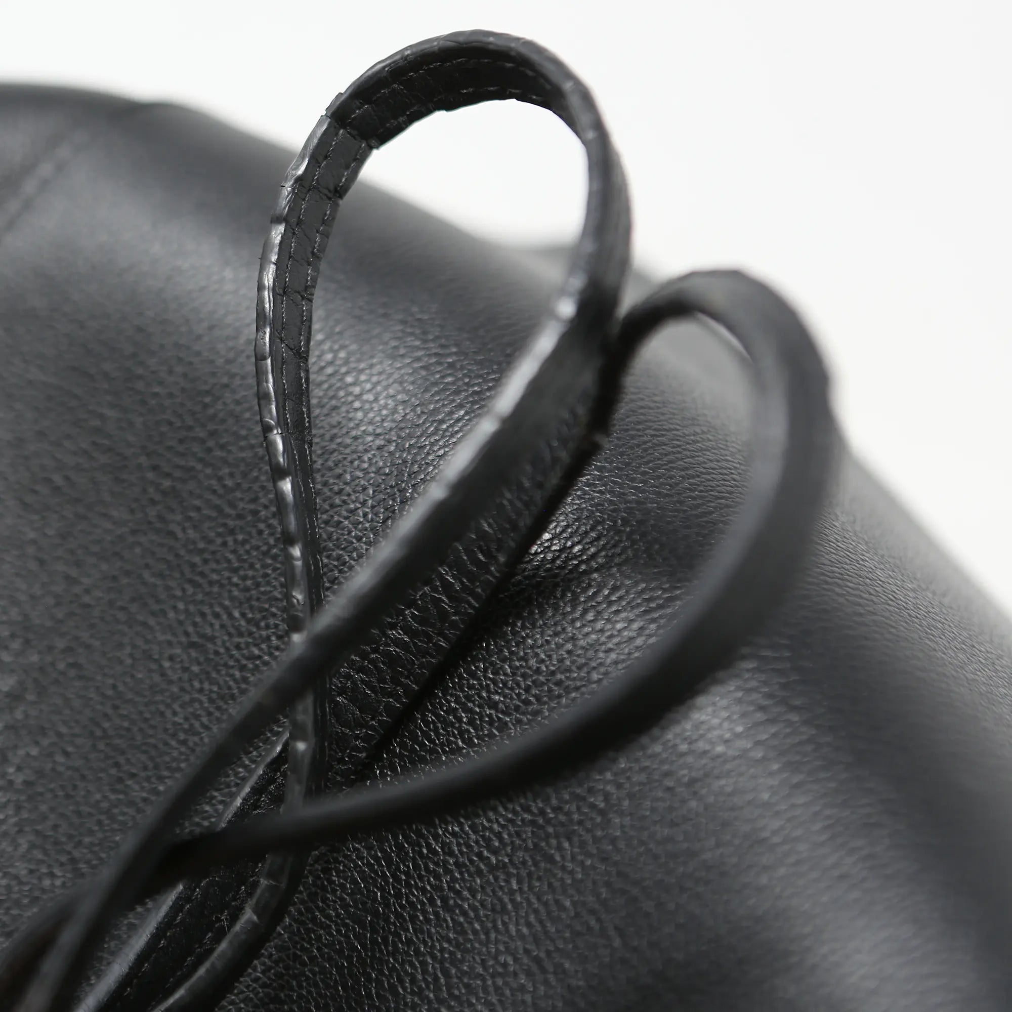 Borsa a spalla Louis Vuitton Lockme pelle nera