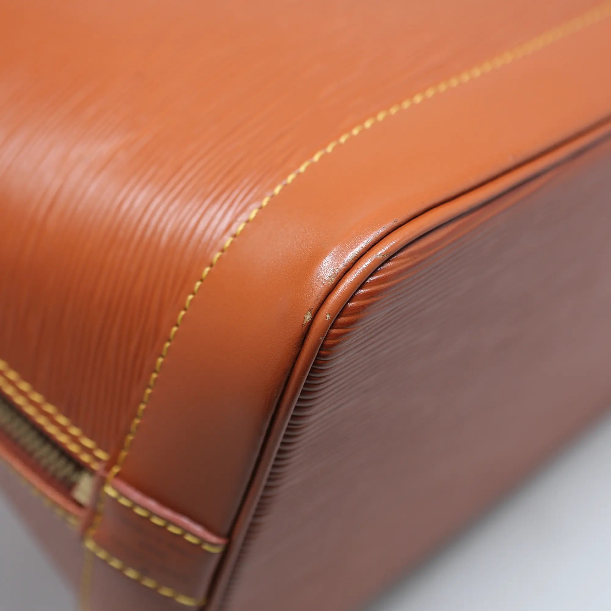 Borsa a mano Louis Vuitton Alma pelle EPI cognac