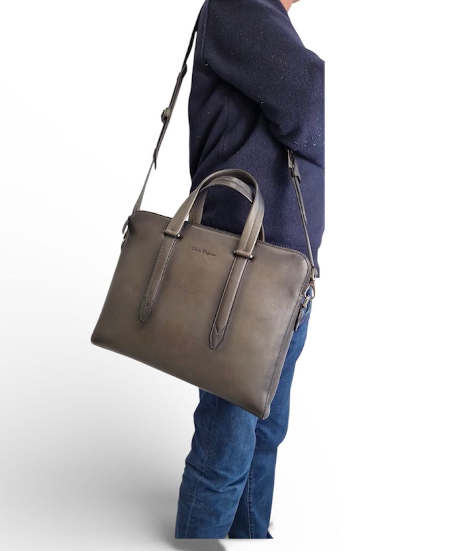 Salvatore Ferragamo Laptoptasche aus schwarzem geräuchertem Leder