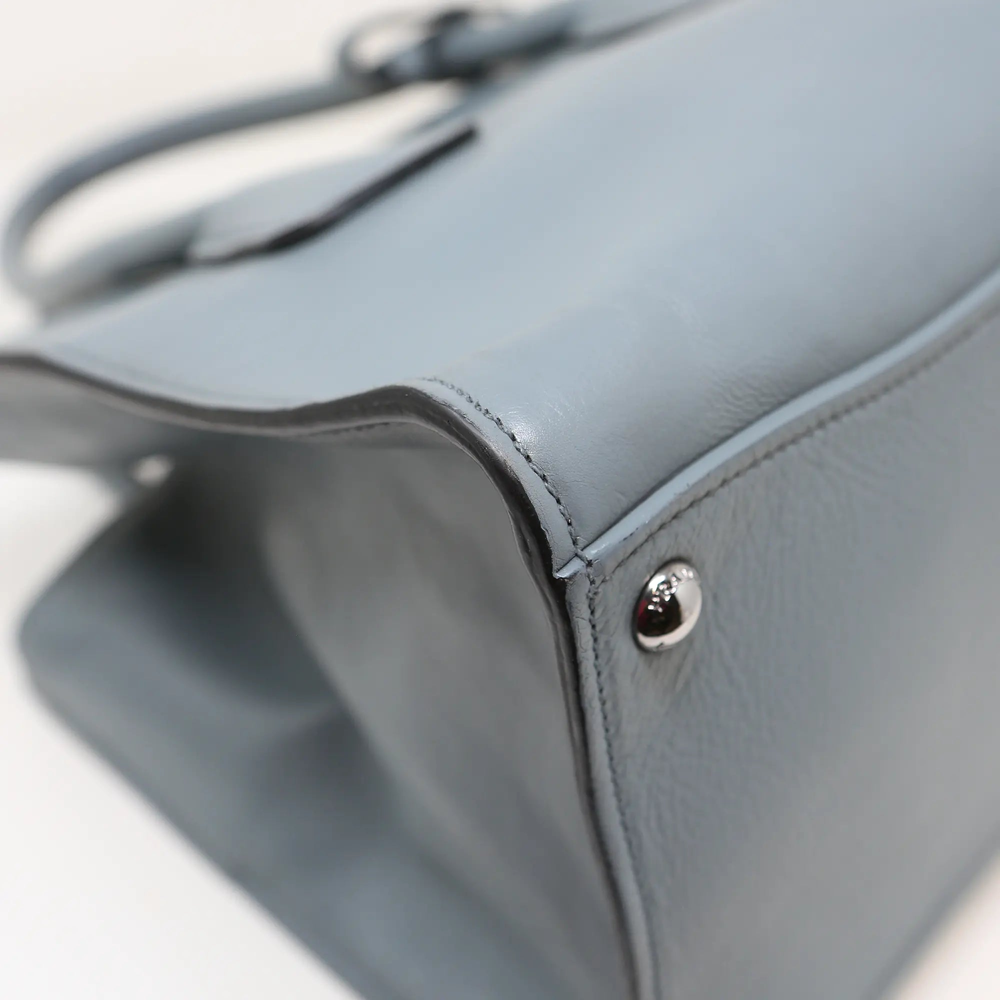 Prada Handtasche aus grauem und blauem Leder