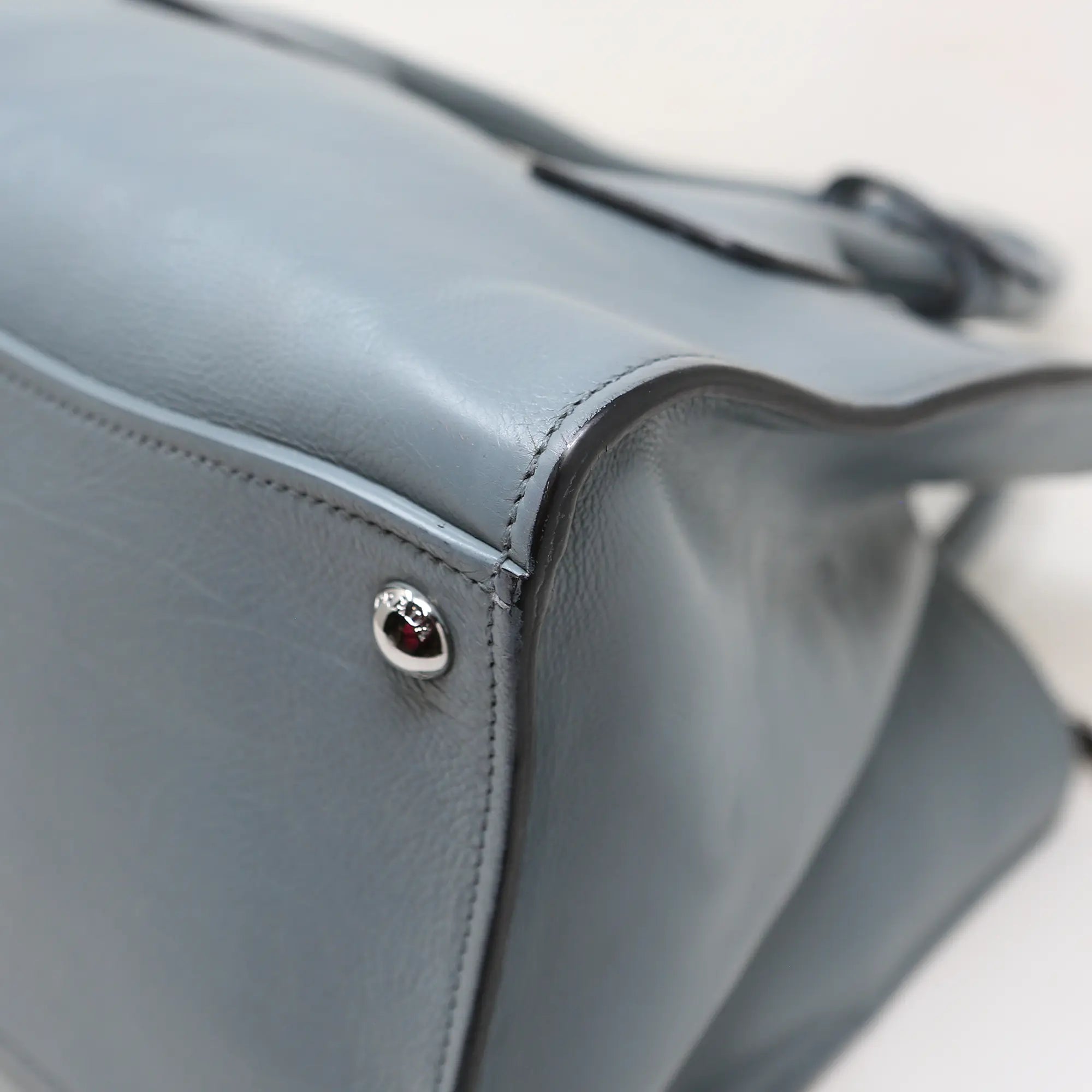 Prada Handtasche aus grauem und blauem Leder