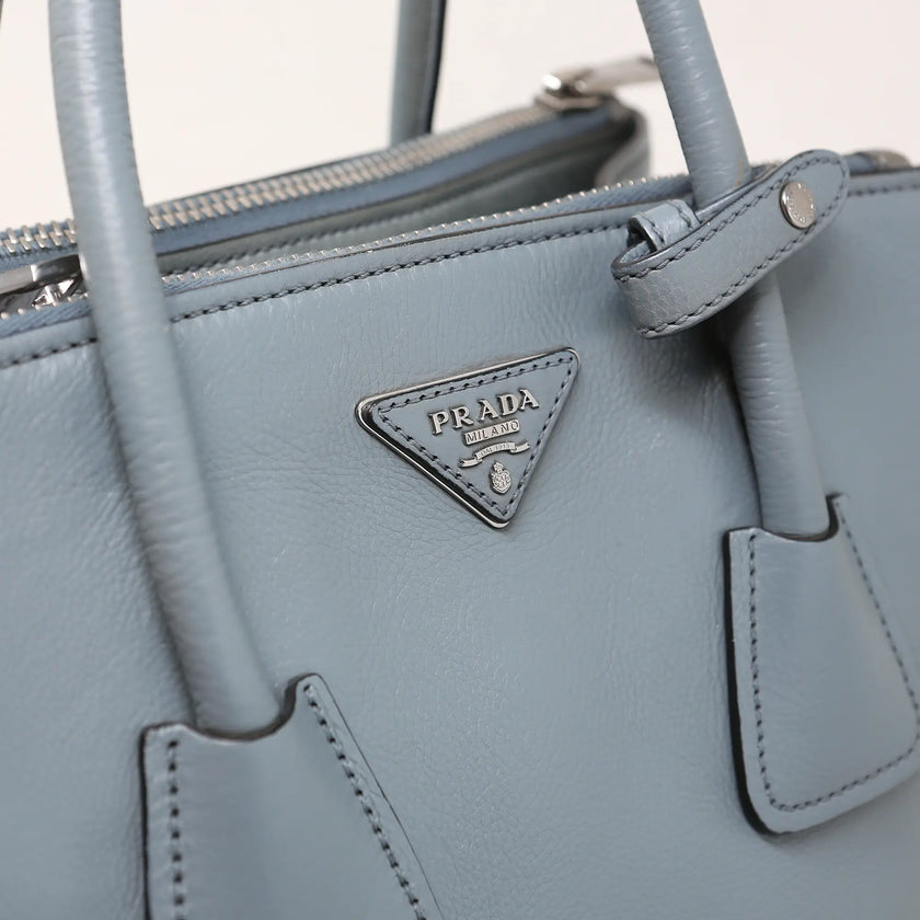 Prada Handtasche aus grauem und blauem Leder
