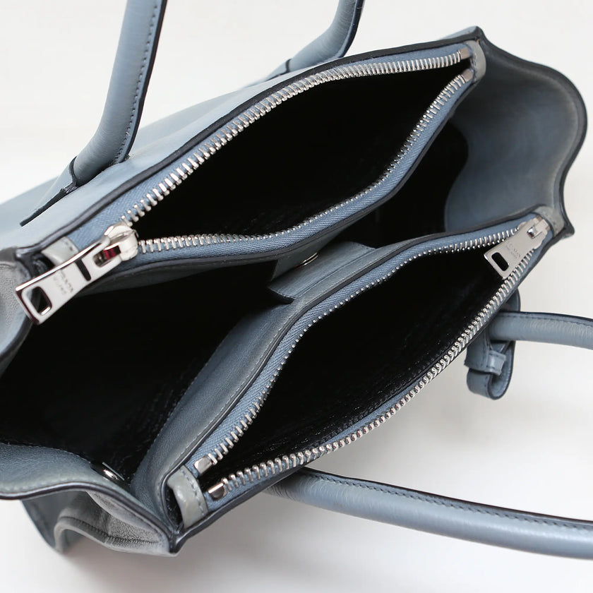 Prada Handtasche aus grauem und blauem Leder