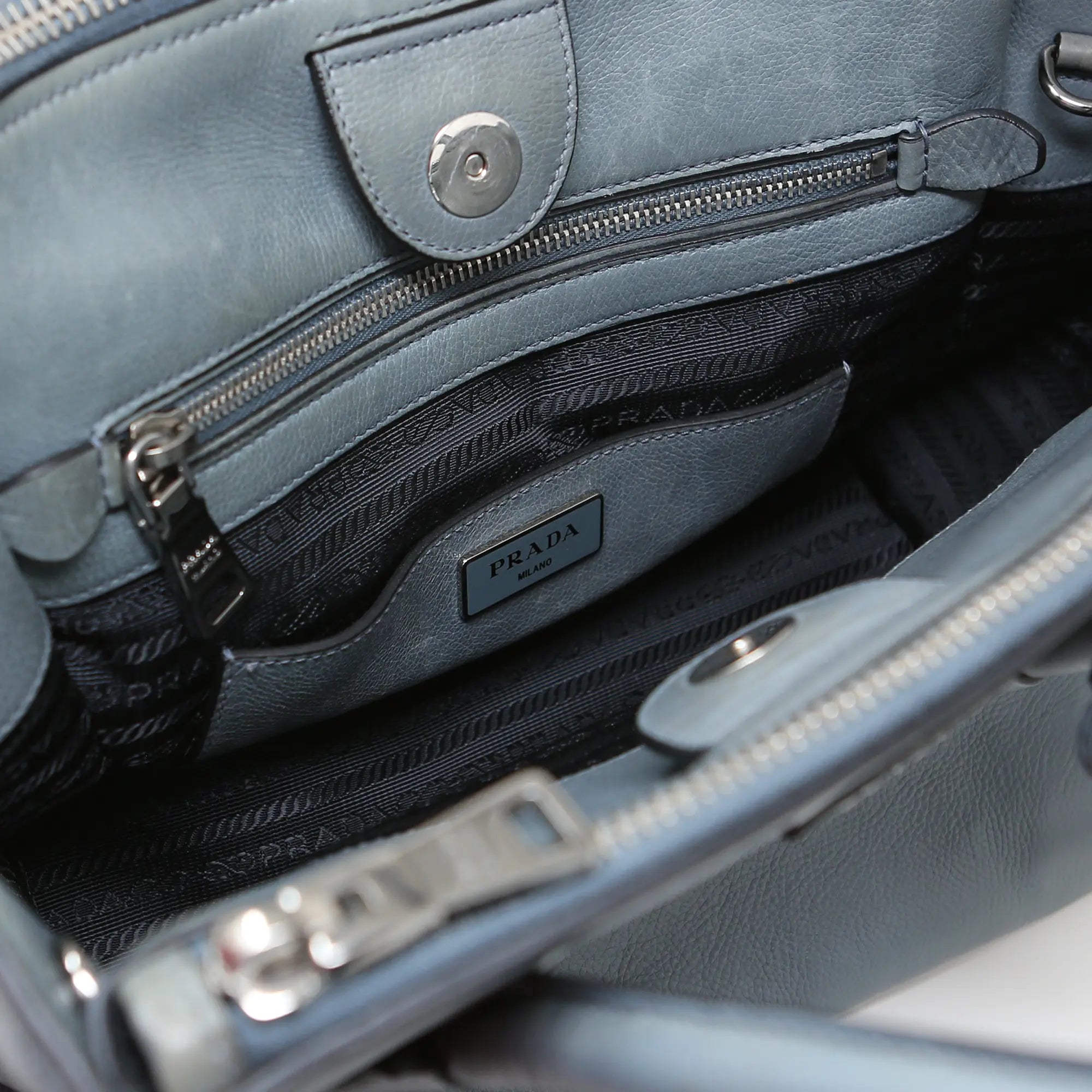 Prada Handtasche aus grauem und blauem Leder
