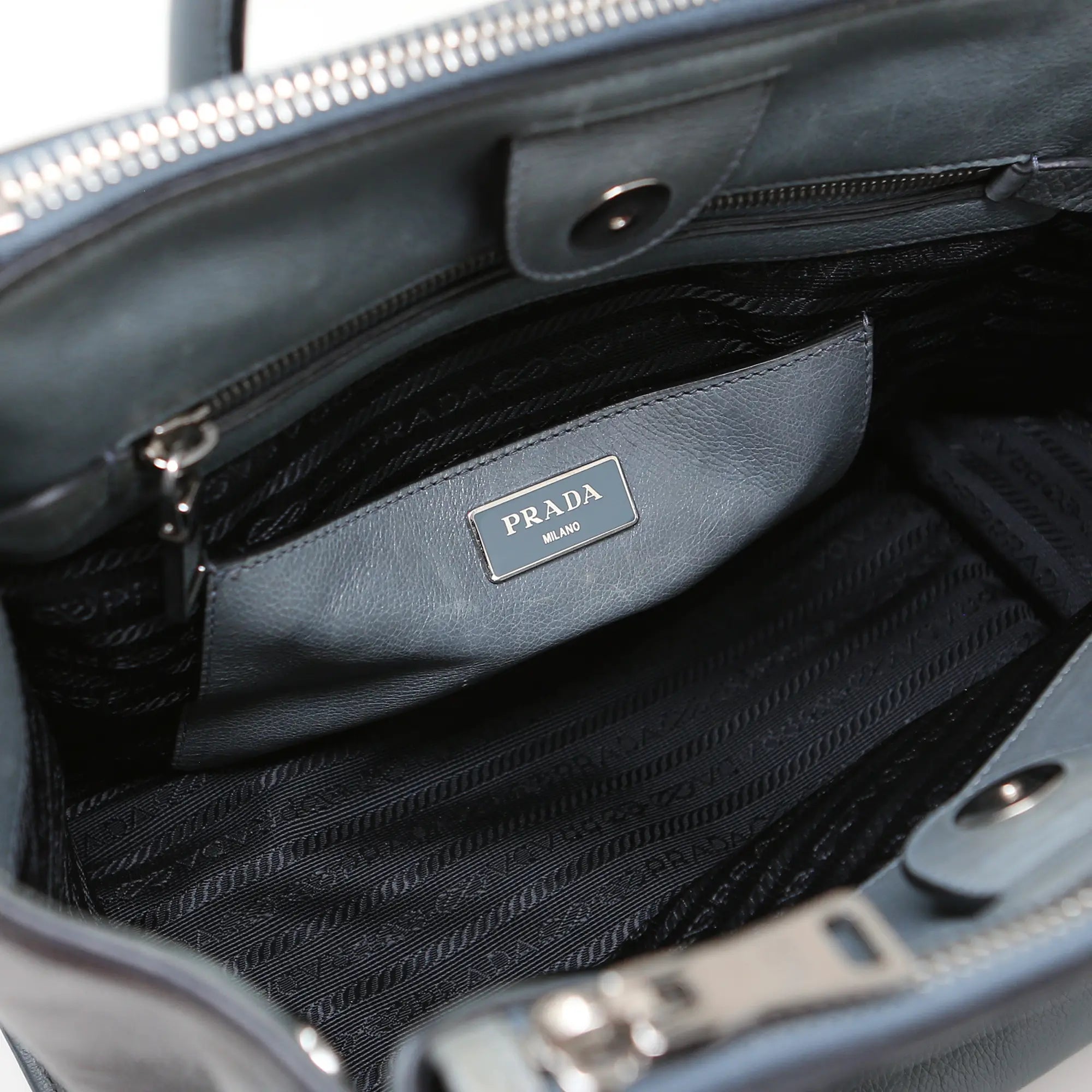 Prada Handtasche aus grauem und blauem Leder
