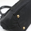 Prada Nylon-Handtasche mit schwarzer Schleife