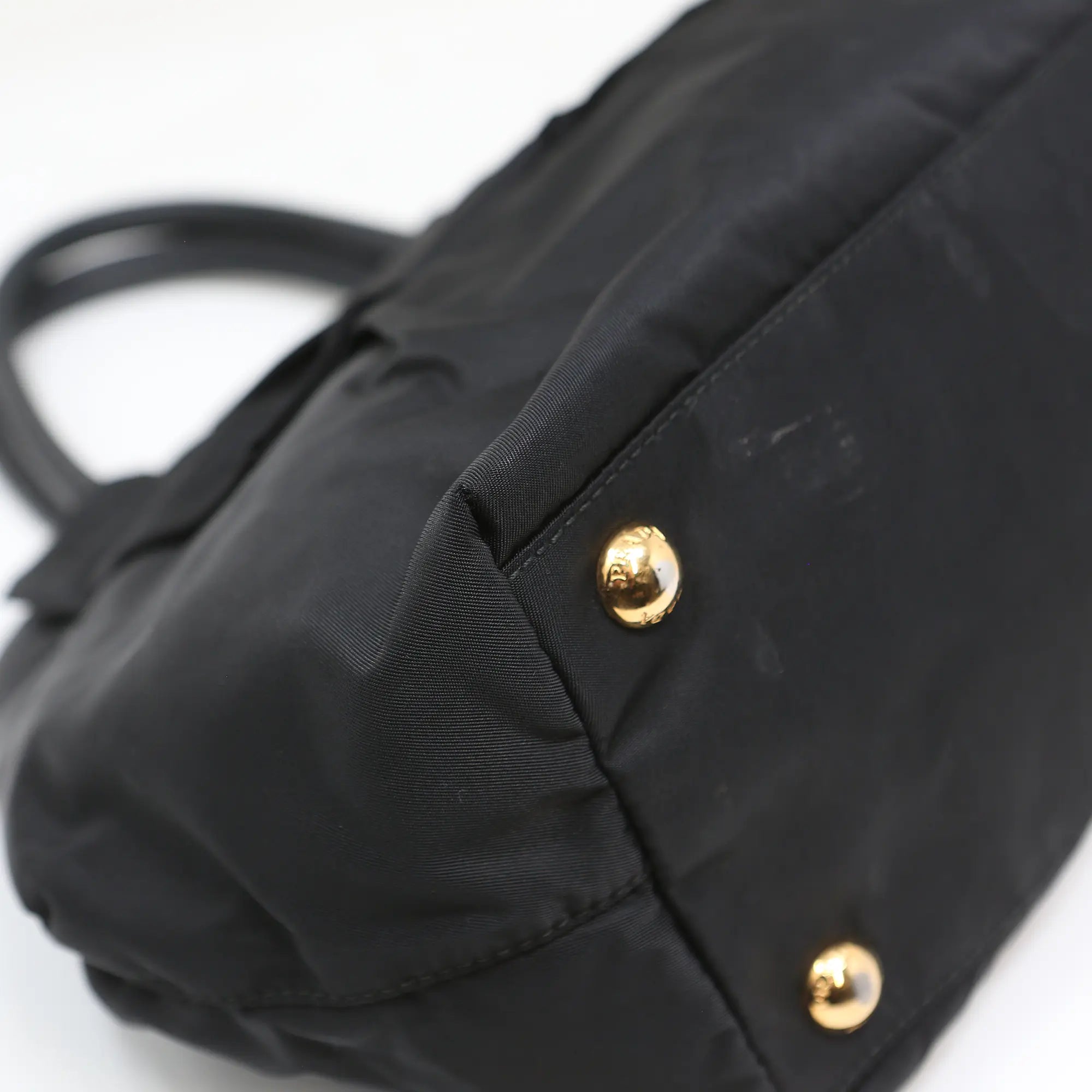 Prada Nylon-Handtasche mit schwarzer Schleife