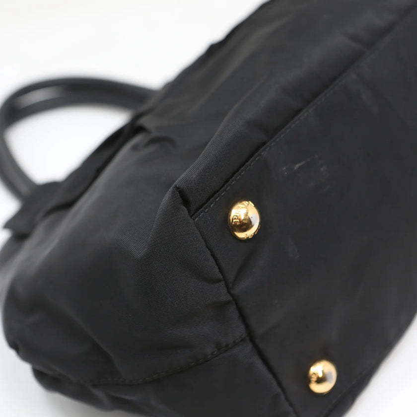 Prada Nylon-Handtasche mit schwarzer Schleife