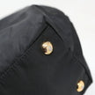 Prada Nylon-Handtasche mit schwarzer Schleife