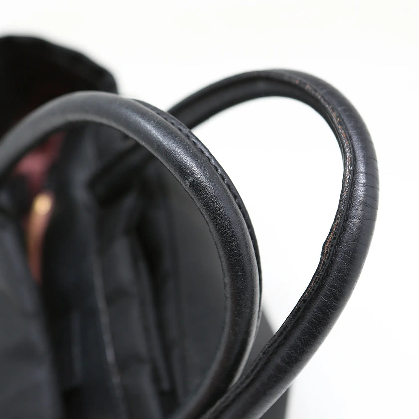 Prada Nylon-Handtasche mit schwarzer Schleife