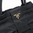 Prada Nylon-Handtasche mit schwarzer Schleife
