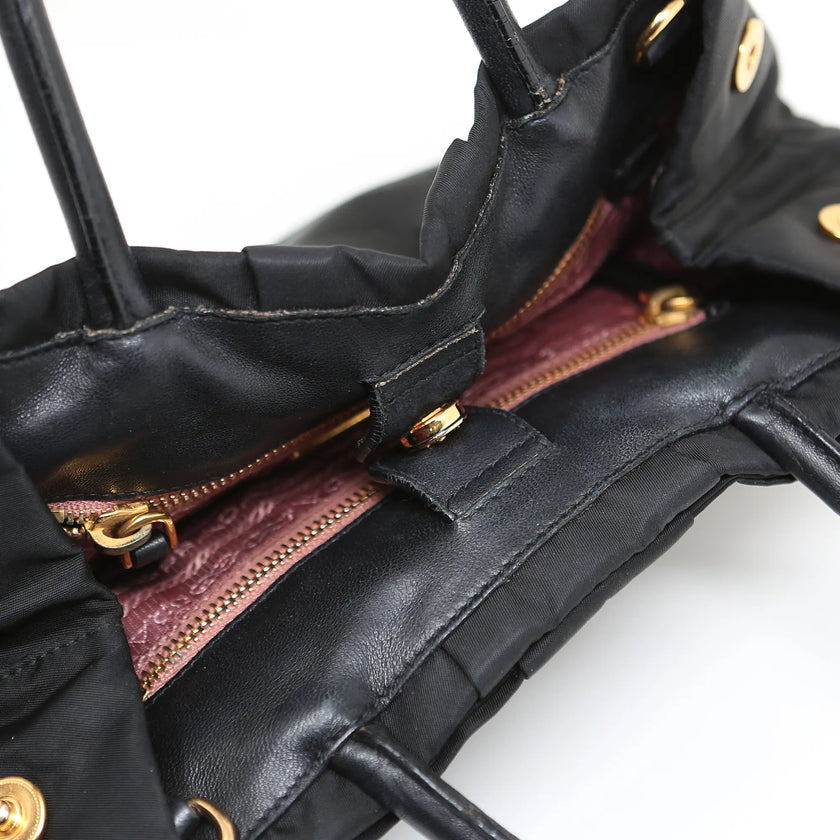 Prada Nylon-Handtasche mit schwarzer Schleife