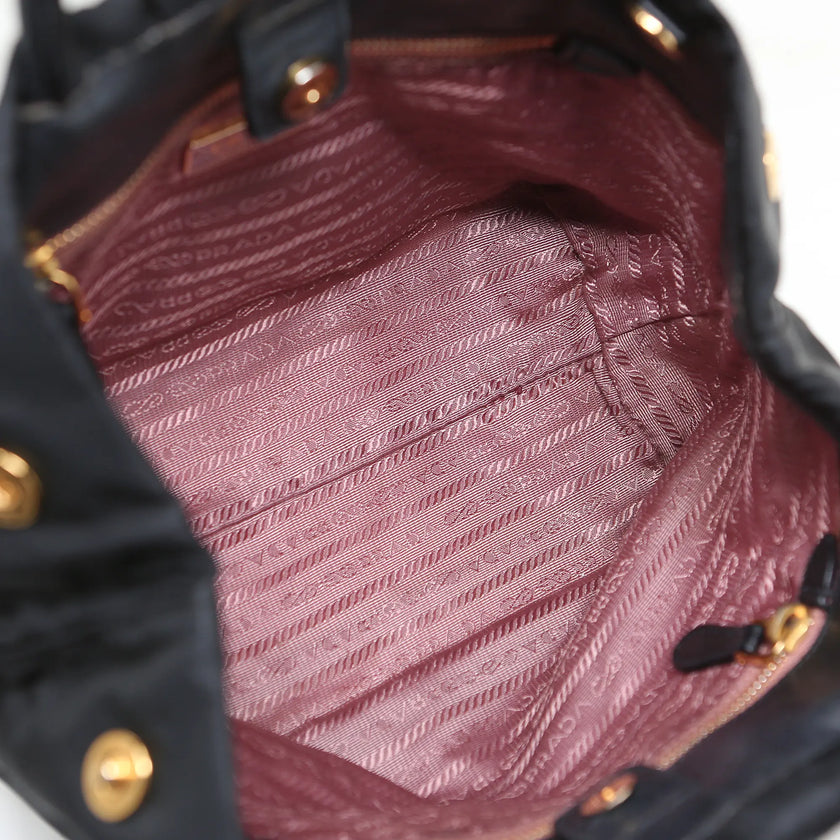 Prada Nylon-Handtasche mit schwarzer Schleife