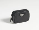 Pochette Prada in Re-Nylon nero
