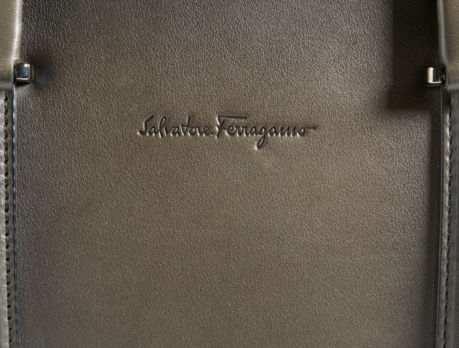 Salvatore Ferragamo Laptoptasche aus schwarzem geräuchertem Leder