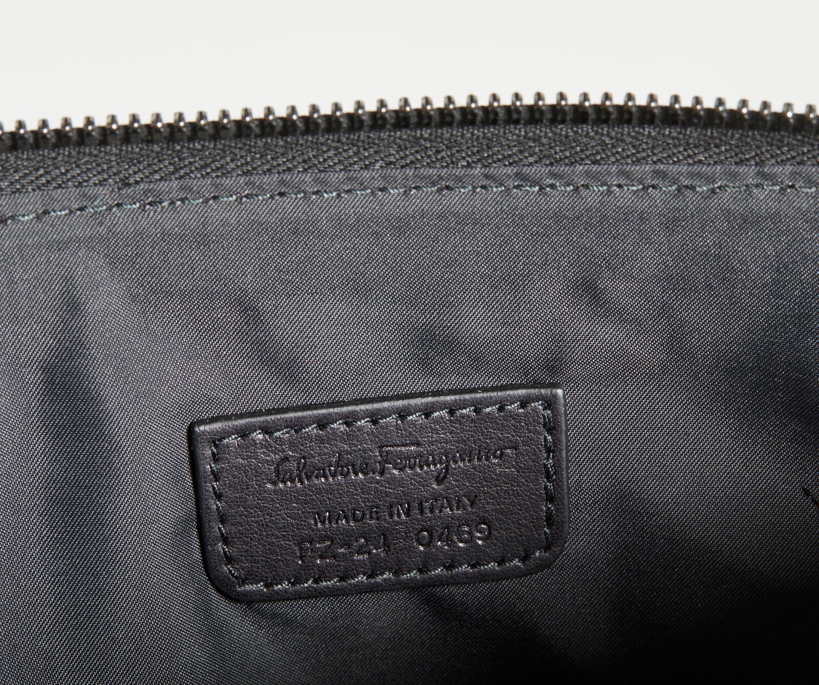 Salvatore Ferragamo Laptoptasche aus schwarzem geräuchertem Leder
