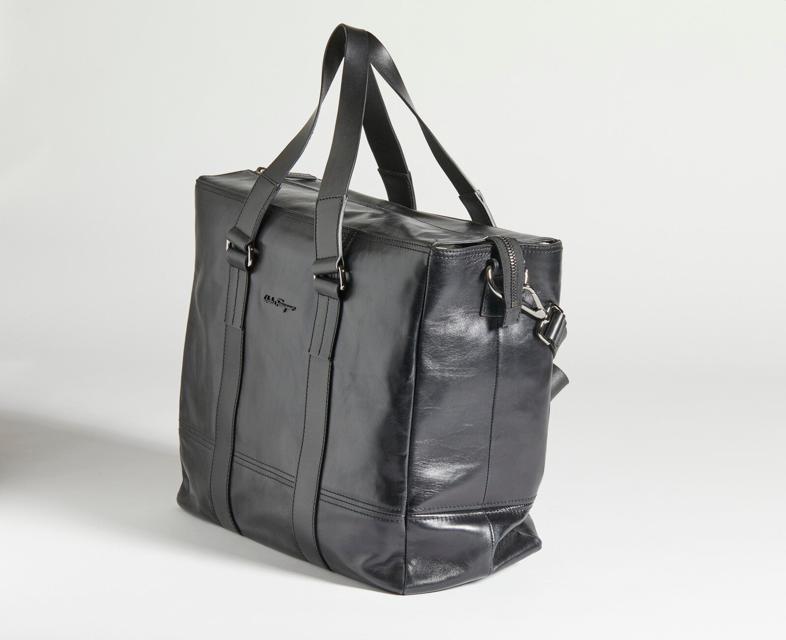 Borsone a tracolla Salvatore Ferragamo nero in pelle