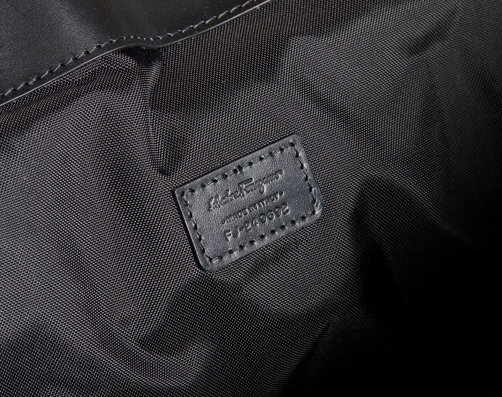 Borsone a tracolla Salvatore Ferragamo nero in pelle