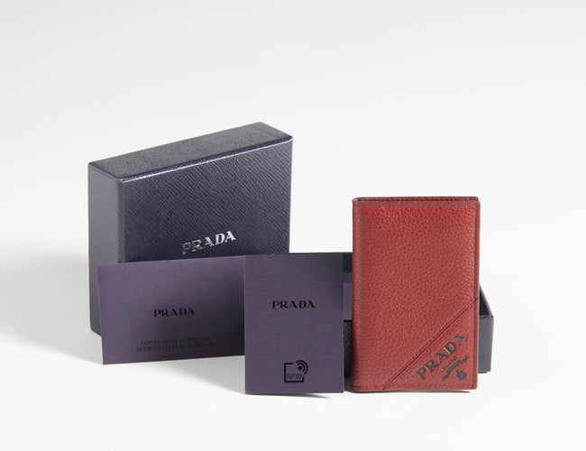 Portacarte Prada in pelle Saffiano color rubino