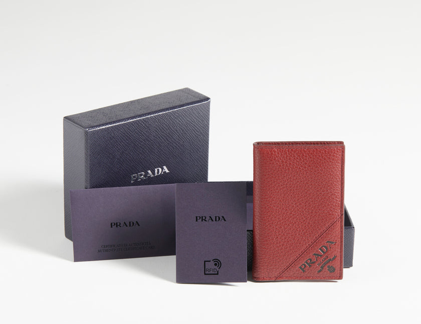 Portacarte Prada in pelle Saffiano color rubino