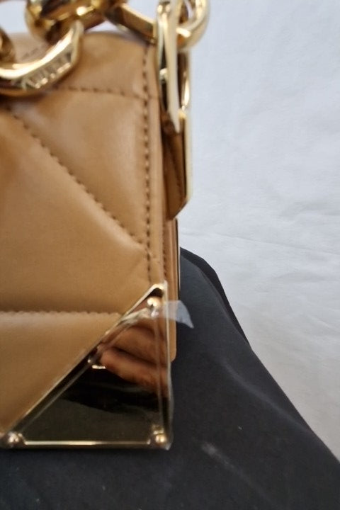 Borsa a spalla Prada in nappa trapuntata color caramello con cuciture 1BD333