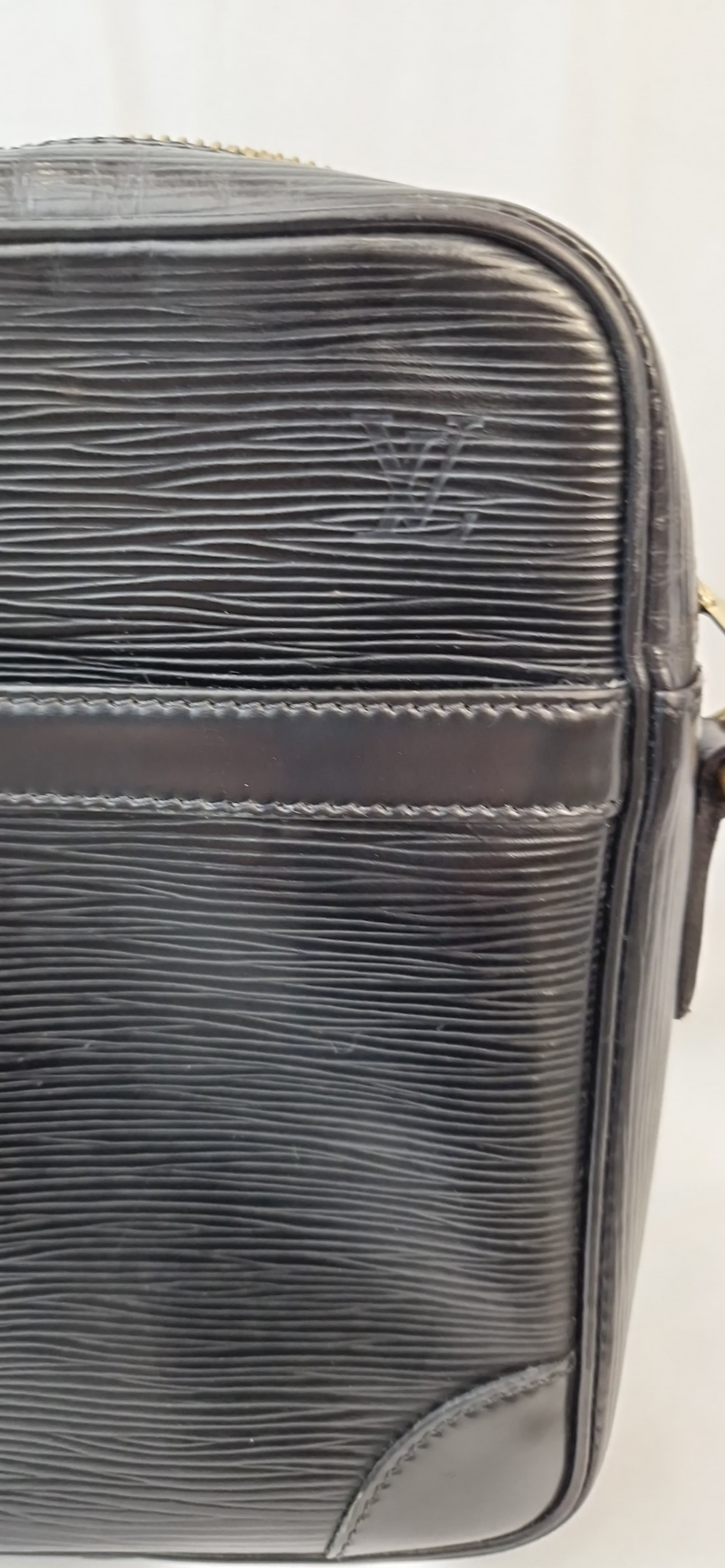 Louis Vuitton Danube Schultertasche aus schwarzem Epi-Leder