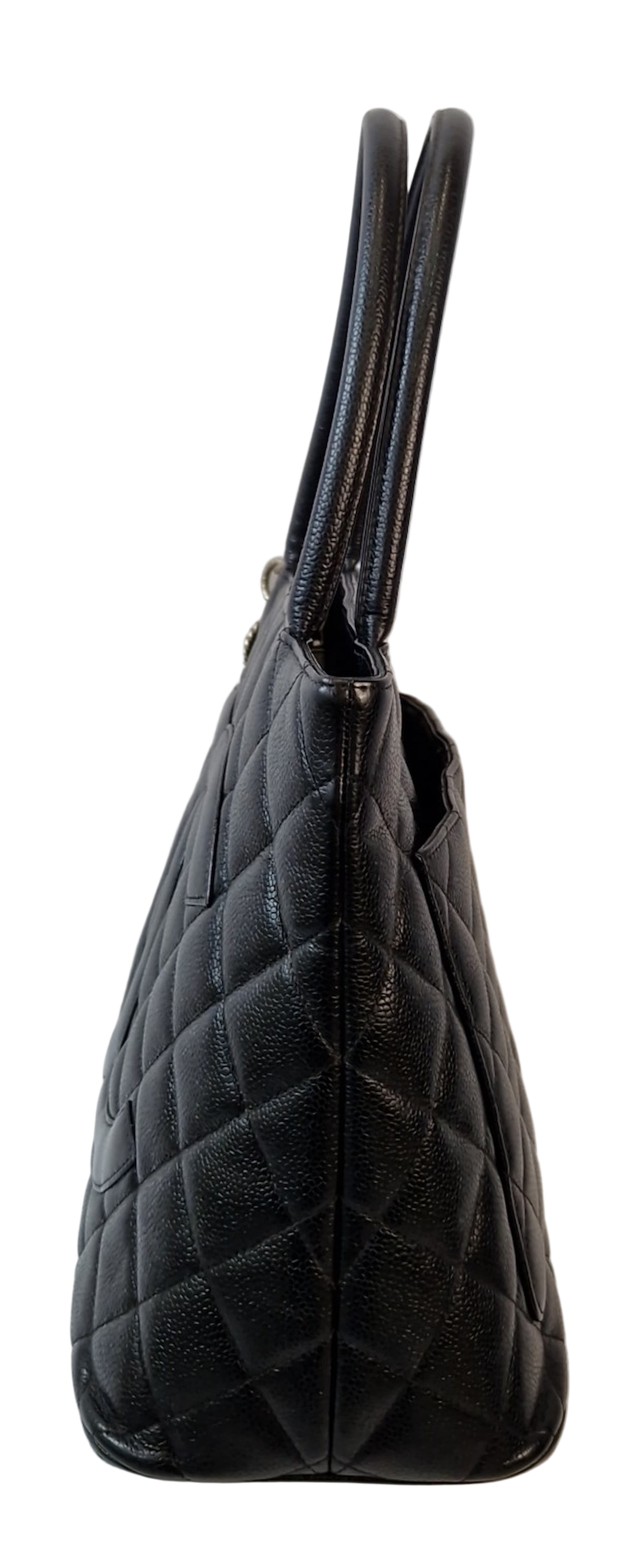 Borsa a mano Chanel Medaillon pelle Caviar nera martellata