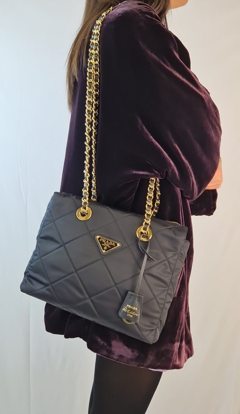 Prada schwarze Nylon-Schultertasche