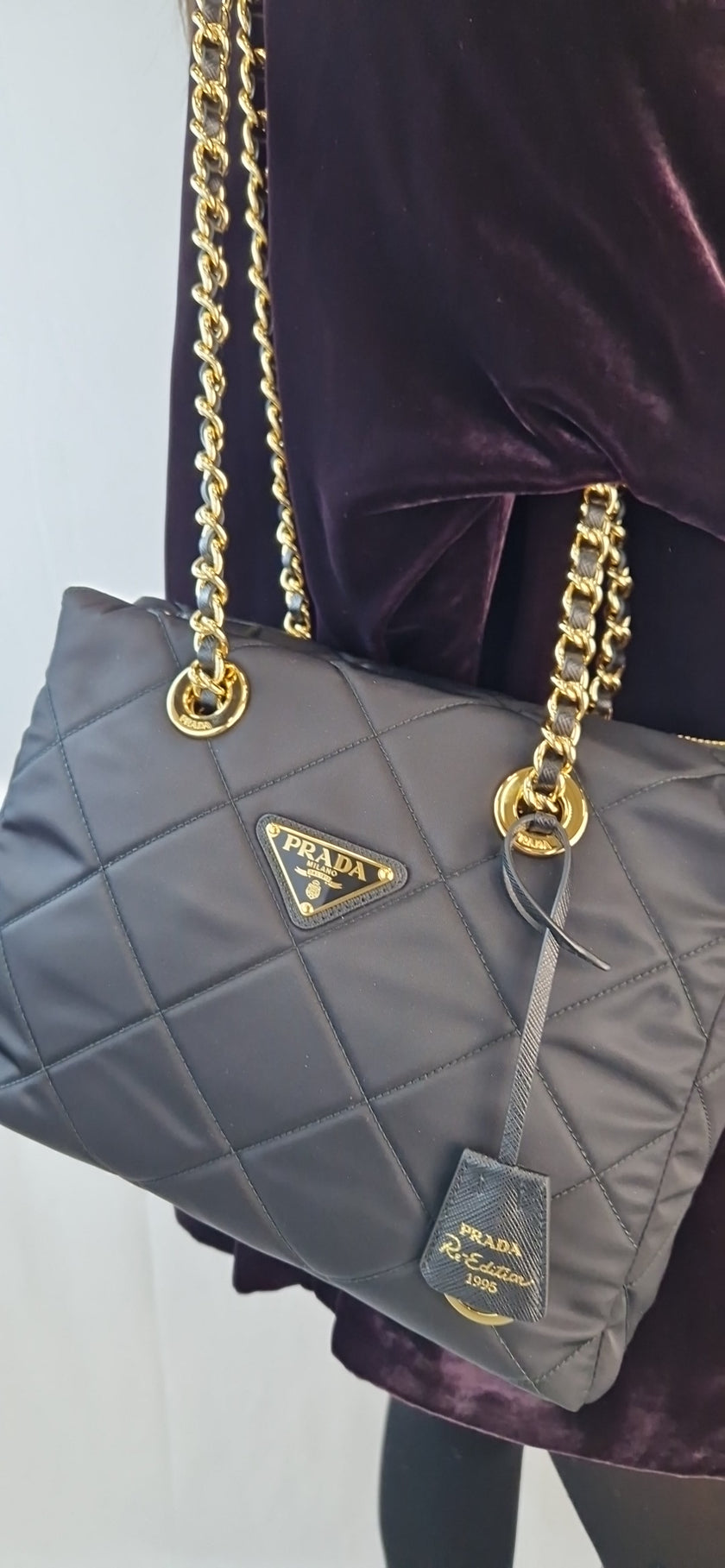 Prada schwarze Nylon-Schultertasche