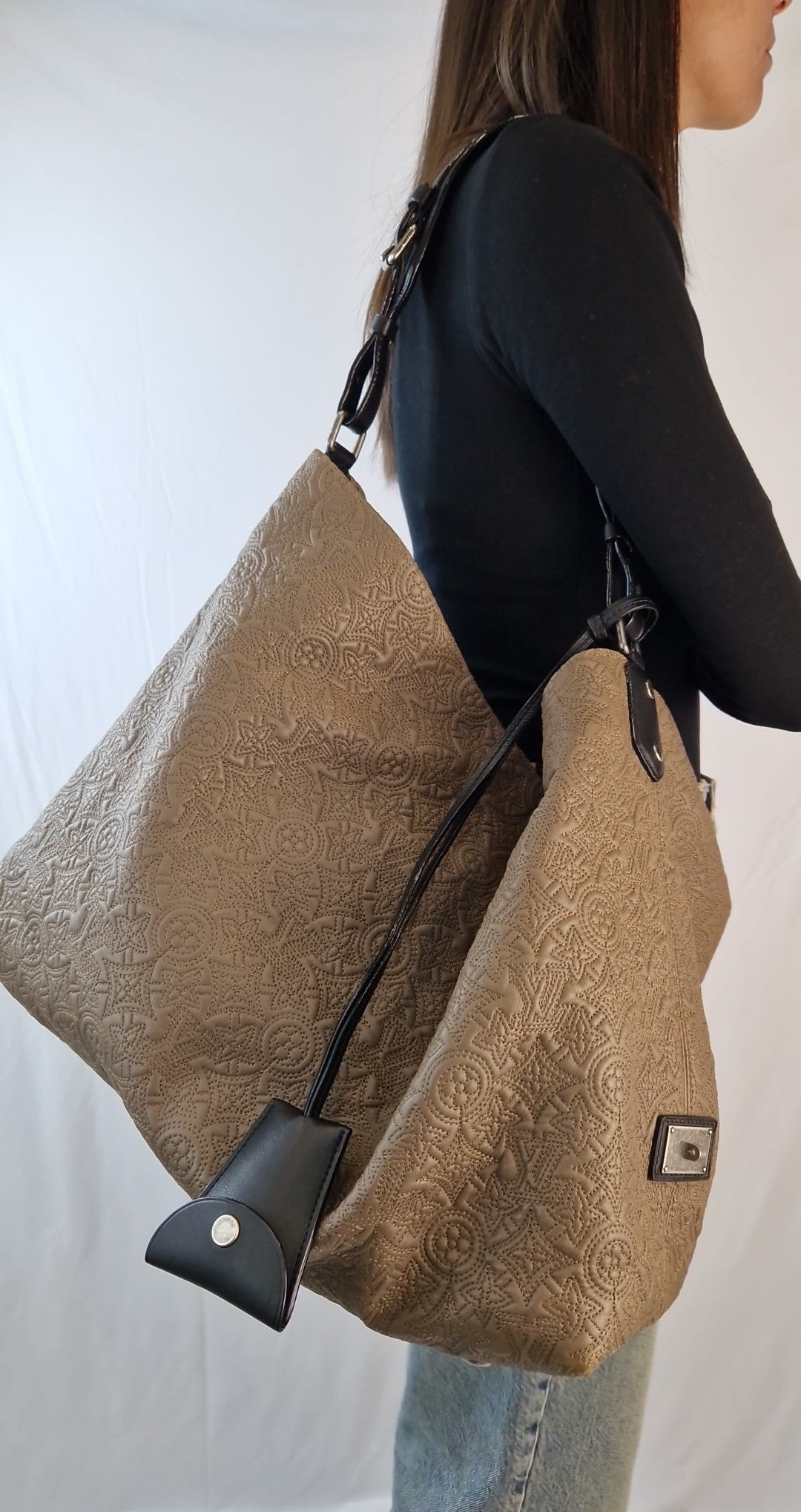 Louis Vuitton Antheia Hobo shoulder bag in beige monogram leather