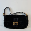 Fendi Schwarze Samt-Baguette-Schultertasche