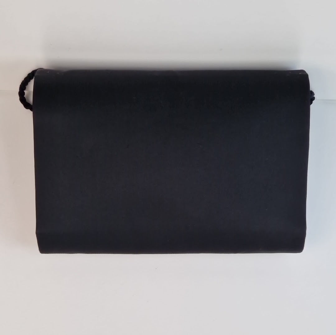 schwarze Satin-Clutch von Christian Dior