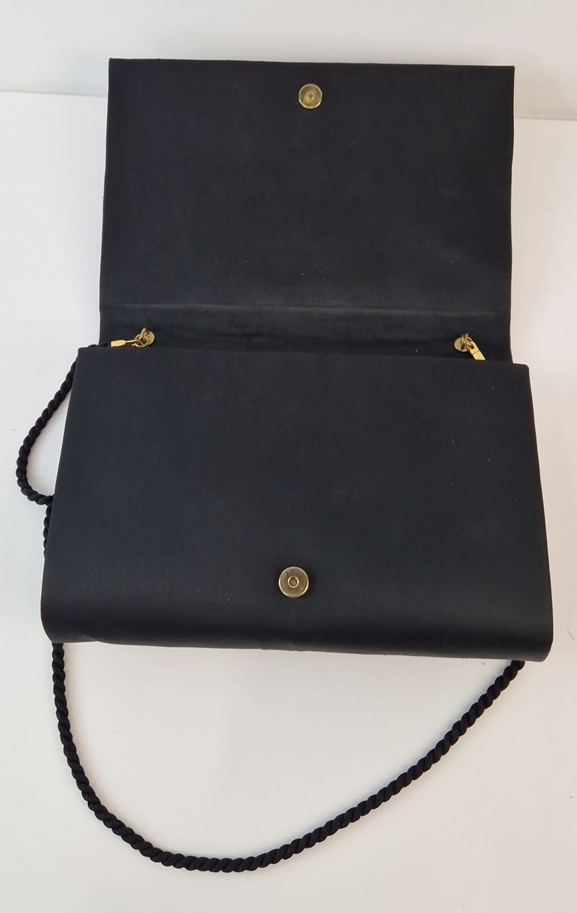 schwarze Satin-Clutch von Christian Dior