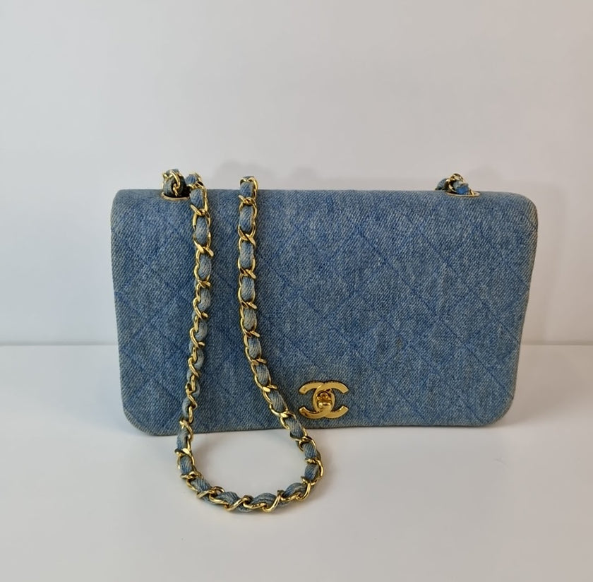 Chanel „Quilted Full Flap“ Denim-Schultertasche