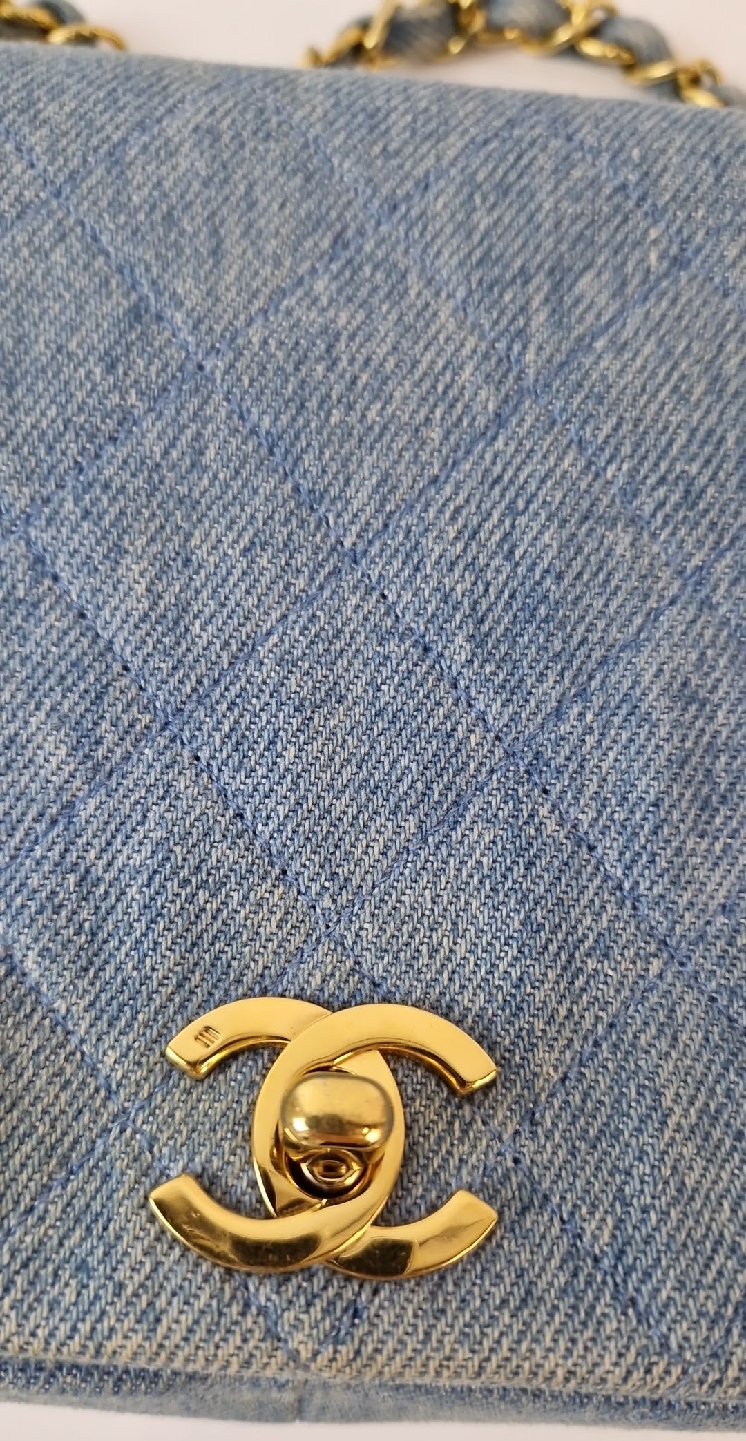 Chanel „Quilted Full Flap“ Denim-Schultertasche