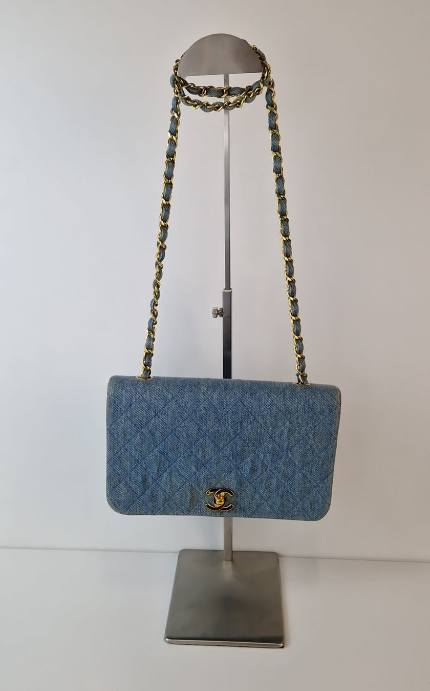 Chanel „Quilted Full Flap“ Denim-Schultertasche