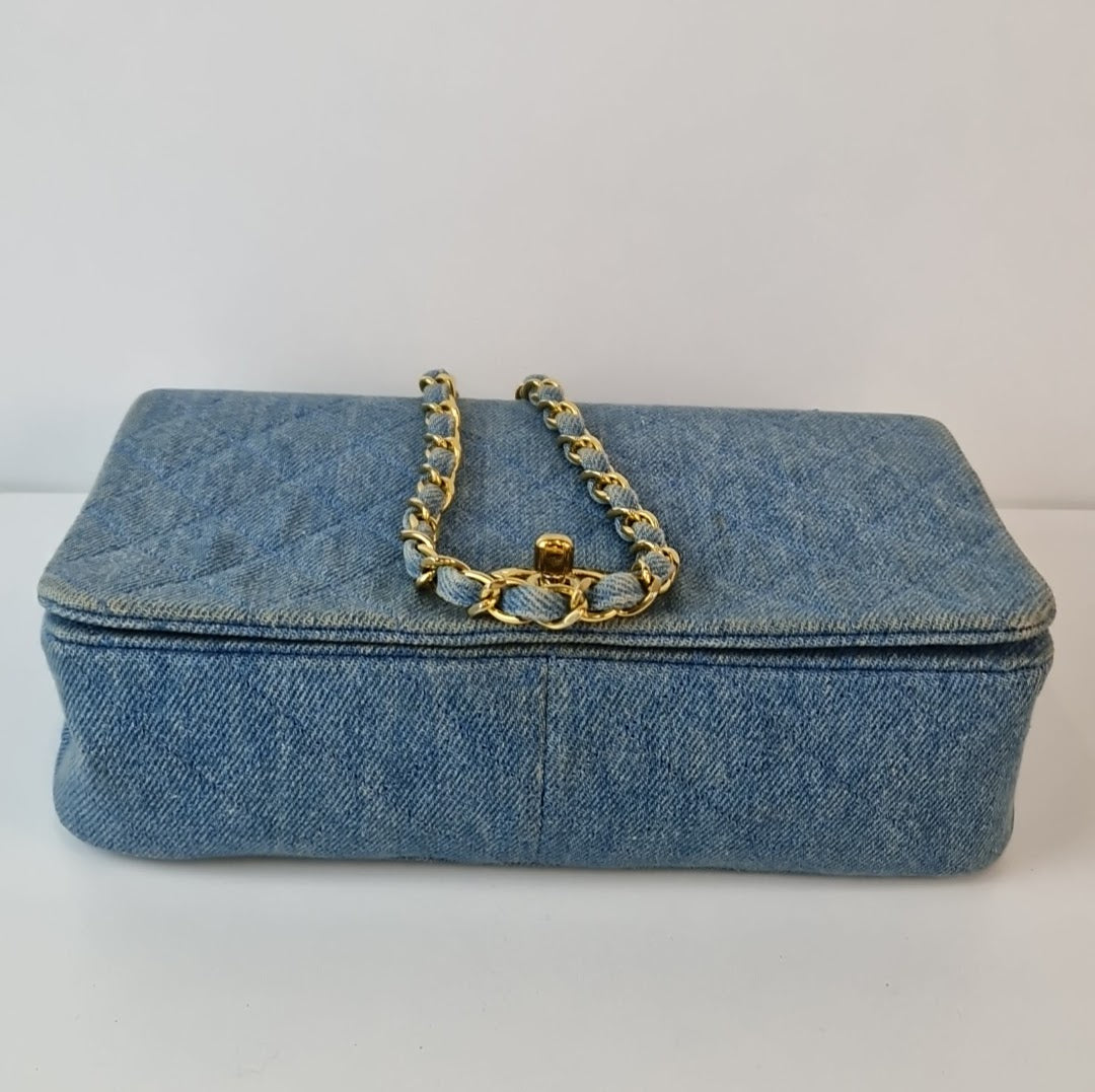 Chanel „Quilted Full Flap“ Denim-Schultertasche