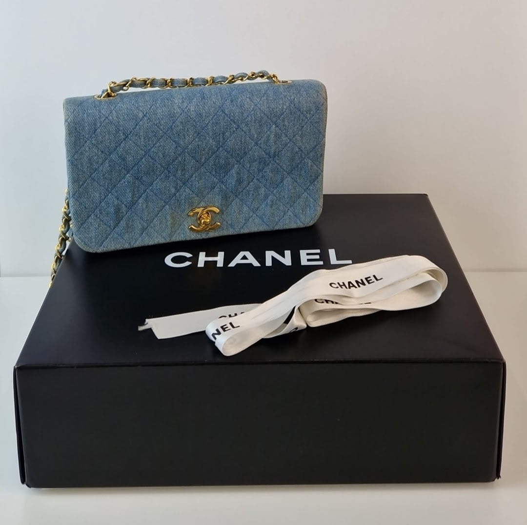 Chanel „Quilted Full Flap“ Denim-Schultertasche