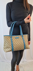 Borsa a spalla Gucci Joy  Tote GG Supreme  monogram beige e azzurra