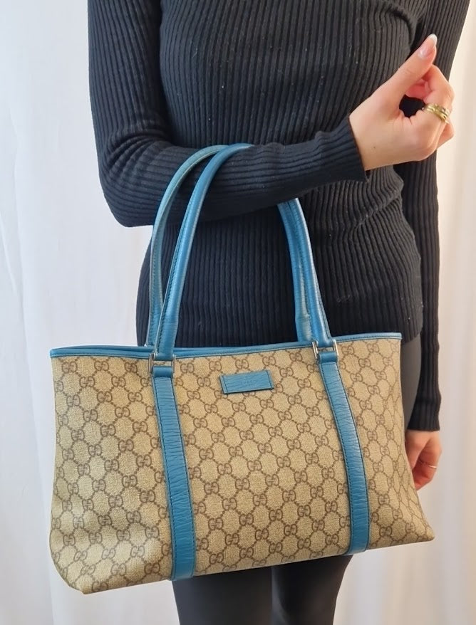 Borsa a spalla Gucci Joy  Tote GG Supreme  monogram beige e azzurra