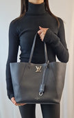 Borsa a spalla Louis Vuitton Lockme pelle nera