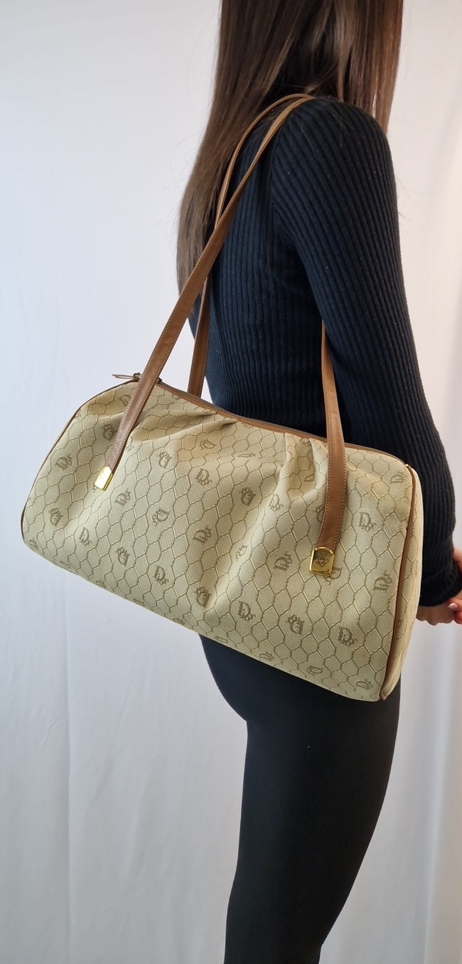 Christian Dior Schultertasche aus Waben-Canvas 