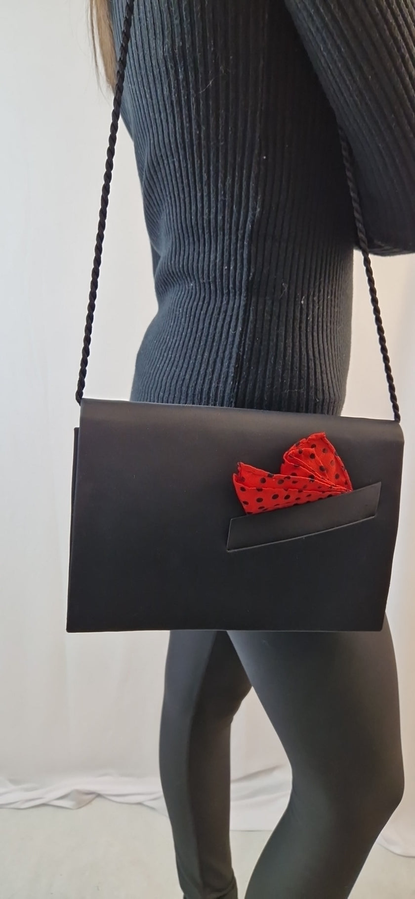 schwarze Satin-Clutch von Christian Dior