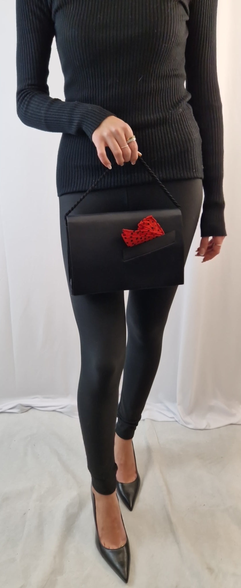 schwarze Satin-Clutch von Christian Dior