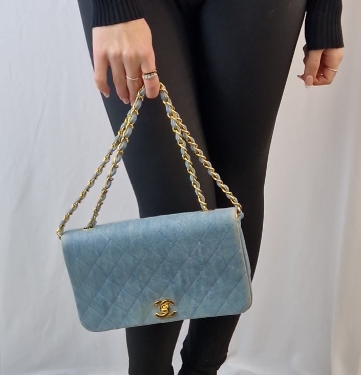Chanel „Quilted Full Flap“ Denim-Schultertasche